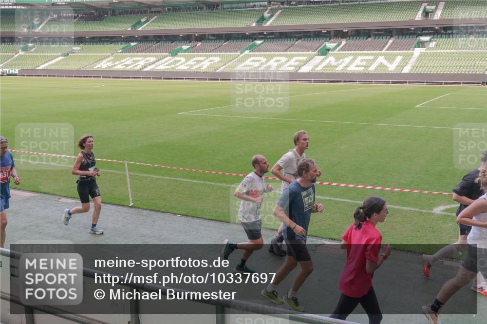 13.09.2026 - 21. swb-Marathon Bremen Michael Burmester http://msf.ph/oto/10337697 13.09.2026 13:14:44 Laufen im Stadion 263, 266, 270, 300, 414, 460, 600, 631, 768, 956, 1008, 1047, 1392, 1408, 1426, 1573, 1596, 1818, 1819, 2024, 2035, 2079, 2233, 2235, 2314, 2359, 2385, 2387, 2412, 2457, 2466, 2484, 2494, 2521, 2540, 2564, 2667, 2690, 2691, 2693, 2737, 2760, 2783, 2829, 2838, 2859, 2861, 2865, 2887, 2958, 2972, 2978, 3016, 3111, 3157, 3185, 3209, 3277, 3304, 3355, 3378, 3405, 3428, 3653, 3661, 3670, 3680, 3829, 3847, 4034, 4080, 4511 meine-sportfotos.de