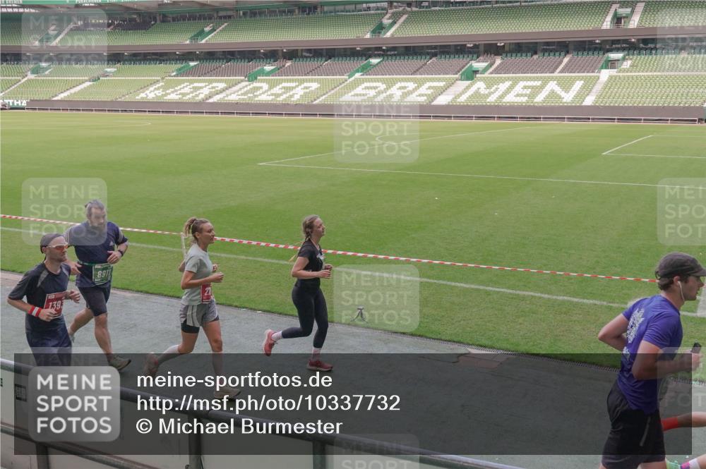 13.09.2026 - 21. swb-Marathon Bremen Michael Burmester http://msf.ph/oto/10337732 13.09.2026 13:14:48 Laufen im Stadion 263, 266, 270, 300, 414, 460, 600, 631, 768, 956, 1008, 1047, 1392, 1408, 1426, 1573, 1596, 1818, 1819, 2024, 2035, 2079, 2233, 2235, 2314, 2359, 2385, 2386, 2387, 2412, 2457, 2466, 2484, 2494, 2521, 2540, 2564, 2667, 2690, 2691, 2693, 2737, 2760, 2783, 2829, 2838, 2859, 2861, 2865, 2874, 2887, 2958, 2972, 2978, 3111, 3157, 3185, 3209, 3277, 3304, 3355, 3378, 3405, 3428, 3653, 3661, 3670, 3680, 3829, 3847, 4034, 4080, 4511 meine-sportfotos.de