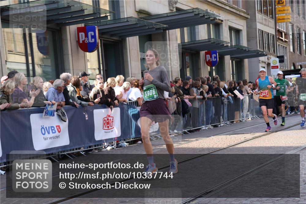 13.09.2026 - 21. swb-Marathon Bremen Strokosch-Dieckow http://msf.ph/oto/10337744 13.09.2026 13:25:56 Ziel 1649, 1896, 2434, 2658, 2666, 3516, 3603, 3983, 4723, 4724, 5558, 5747, 5854, 5906, 5934, 5992, 6230, 6639, 6886, 7626, 8361, 8635, 8817, 9266, 9794, 13195, 150, 191, 1163, 1458, 1647, 1752, 2033, 2062, 2421, 2708, 2781, 2987, 3124, 3186, 3248, 3722, 3806, 4067, 4161, 4411, 4439, 4476, 4717, 4842, 4927, 5013, 5139, 5558, 5622, 5701, 5703, 6135, 6605, 7638, 7780, 8271, 8361, 8592, 8597, 8890, 9440 meine-sportfotos.de