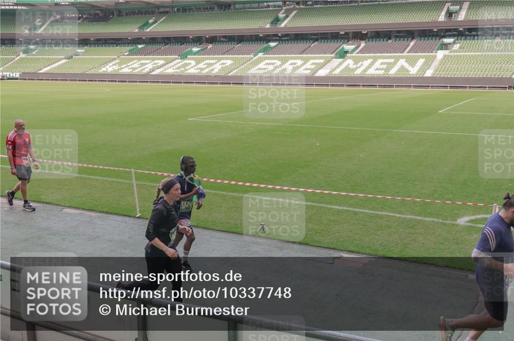 13.09.2026 - 21. swb-Marathon Bremen Michael Burmester http://msf.ph/oto/10337748 13.09.2026 13:14:50 Laufen im Stadion 263, 266, 270, 300, 414, 460, 600, 631, 768, 956, 1008, 1047, 1392, 1408, 1426, 1573, 1596, 1818, 1819, 2024, 2035, 2079, 2233, 2235, 2314, 2359, 2385, 2386, 2387, 2412, 2457, 2466, 2484, 2494, 2521, 2540, 2564, 2667, 2690, 2691, 2693, 2737, 2760, 2783, 2829, 2838, 2859, 2861, 2865, 2874, 2887, 2958, 2972, 2978, 3075, 3111, 3157, 3185, 3209, 3265, 3277, 3304, 3355, 3378, 3405, 3428, 3653, 3661, 3670, 3680, 3829, 3847, 4034, 4080, 4511 meine-sportfotos.de