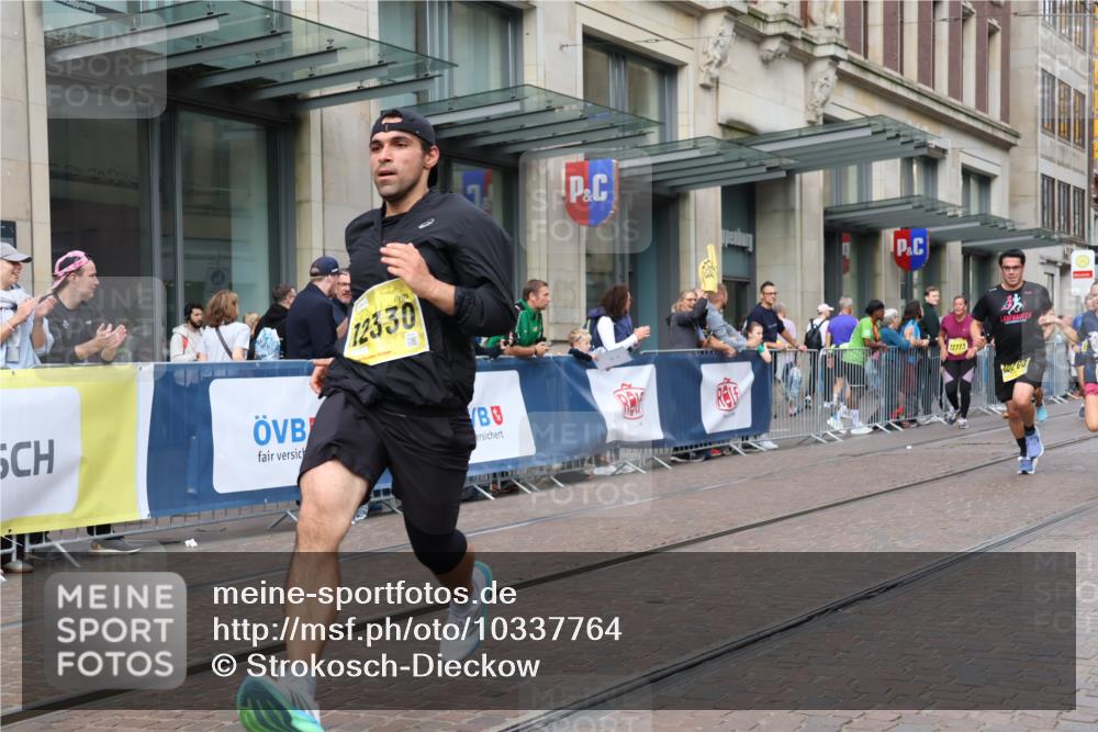 13.09.2026 - 21. swb-Marathon Bremen Strokosch-Dieckow http://msf.ph/oto/10337764 13.09.2026 11:05:34 Ziel 10018, 10168, 10204, 10238, 10305, 10382, 10457, 10619, 10662, 11024, 11132, 11156, 11164, 11477, 11775, 12156, 12186, 12378, 12486, 12501, 12523, 12528, 12773, 10186, 10259, 10260, 10411, 10432, 10576, 10697, 10717, 10802, 10864, 10995, 11146, 11314, 11326, 11334, 11387, 11394, 11520, 11521, 11571, 11572, 11724, 11791, 11892, 11947, 12011, 12055, 12251, 12273, 12330, 12362, 12501 meine-sportfotos.de