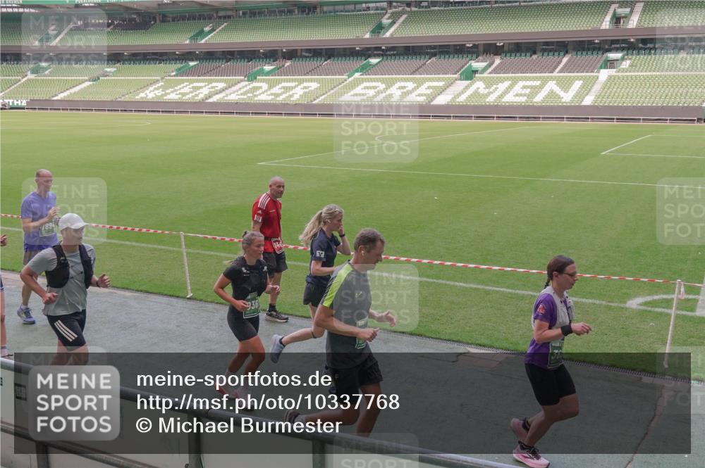 13.09.2026 - 21. swb-Marathon Bremen Michael Burmester http://msf.ph/oto/10337768 13.09.2026 13:14:53 Laufen im Stadion 263, 266, 300, 414, 460, 600, 631, 768, 956, 1008, 1047, 1392, 1408, 1573, 1596, 1818, 1819, 2024, 2035, 2079, 2233, 2235, 2314, 2359, 2385, 2386, 2387, 2412, 2457, 2466, 2484, 2494, 2521, 2540, 2564, 2667, 2690, 2691, 2693, 2737, 2760, 2783, 2829, 2838, 2859, 2861, 2865, 2874, 2887, 2958, 2972, 2978, 3075, 3111, 3157, 3165, 3185, 3209, 3265, 3304, 3355, 3378, 3405, 3428, 3653, 3661, 3670, 3680, 3829, 3847, 4034, 4080, 4511 meine-sportfotos.de