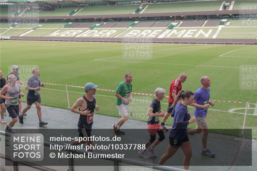 13.09.2026 - 21. swb-Marathon Bremen Michael Burmester http://msf.ph/oto/10337788 13.09.2026 13:14:55 Laufen im Stadion 263, 266, 300, 414, 460, 600, 631, 768, 956, 1008, 1047, 1392, 1408, 1573, 1596, 1818, 1819, 1874, 2024, 2035, 2079, 2233, 2235, 2314, 2359, 2385, 2386, 2387, 2412, 2457, 2466, 2484, 2494, 2521, 2540, 2564, 2667, 2690, 2691, 2693, 2737, 2760, 2783, 2829, 2838, 2859, 2861, 2865, 2874, 2887, 2958, 2972, 2978, 3075, 3111, 3157, 3165, 3185, 3209, 3265, 3304, 3355, 3378, 3382, 3405, 3428, 3653, 3661, 3670, 3680, 3829, 3847, 4034, 4080, 4511 meine-sportfotos.de