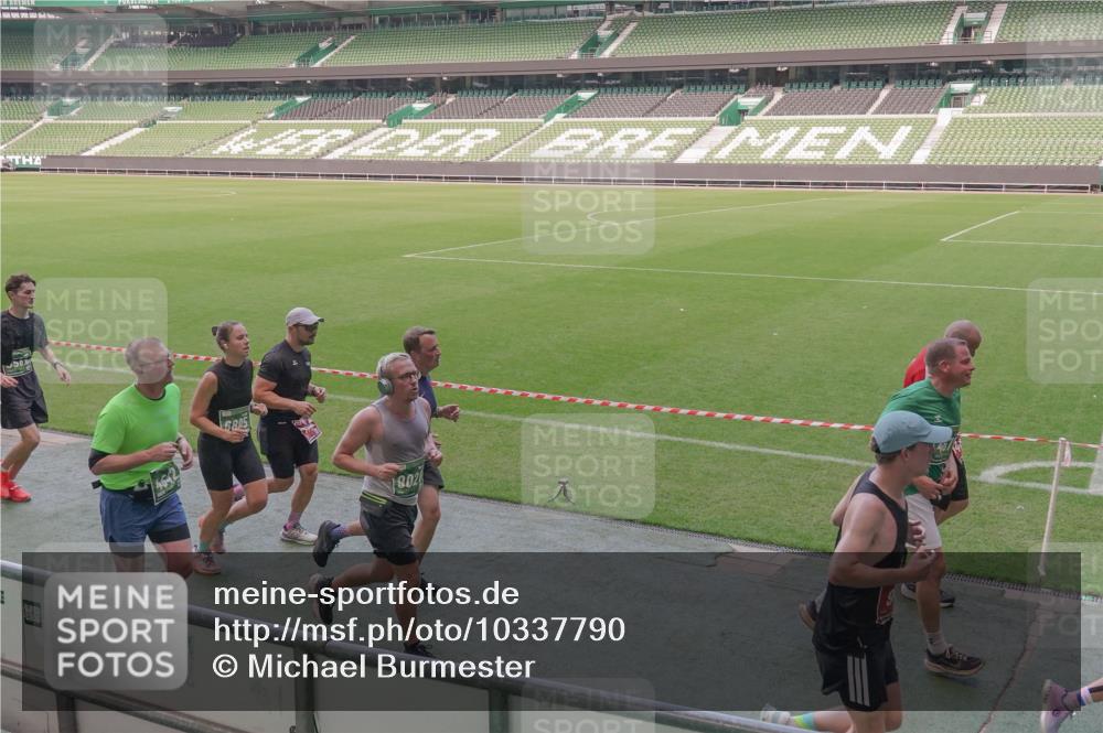 13.09.2026 - 21. swb-Marathon Bremen Michael Burmester http://msf.ph/oto/10337790 13.09.2026 13:14:56 Laufen im Stadion 263, 266, 300, 414, 460, 600, 631, 768, 956, 1008, 1047, 1392, 1408, 1573, 1596, 1818, 1819, 1874, 2024, 2035, 2079, 2233, 2235, 2314, 2359, 2385, 2386, 2387, 2412, 2457, 2466, 2484, 2494, 2521, 2540, 2564, 2667, 2690, 2691, 2693, 2737, 2760, 2783, 2829, 2838, 2859, 2861, 2865, 2874, 2887, 2958, 2972, 2978, 3075, 3111, 3157, 3165, 3185, 3209, 3265, 3304, 3355, 3378, 3382, 3405, 3428, 3653, 3661, 3670, 3680, 3829, 3847, 4034, 4080, 4511 meine-sportfotos.de