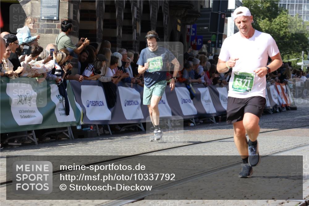 13.09.2026 - 21. swb-Marathon Bremen Strokosch-Dieckow http://msf.ph/oto/10337792 13.09.2026 13:19:20 Ziel 307, 2007, 2390, 4857, 4916, 5277, 6137, 6310, 7154, 7602, 7647, 7686, 7791, 9512, 13184, 926, 1232, 4319, 4455, 4977, 4978, 5371, 7140, 7268, 7945, 8153, 13163 meine-sportfotos.de