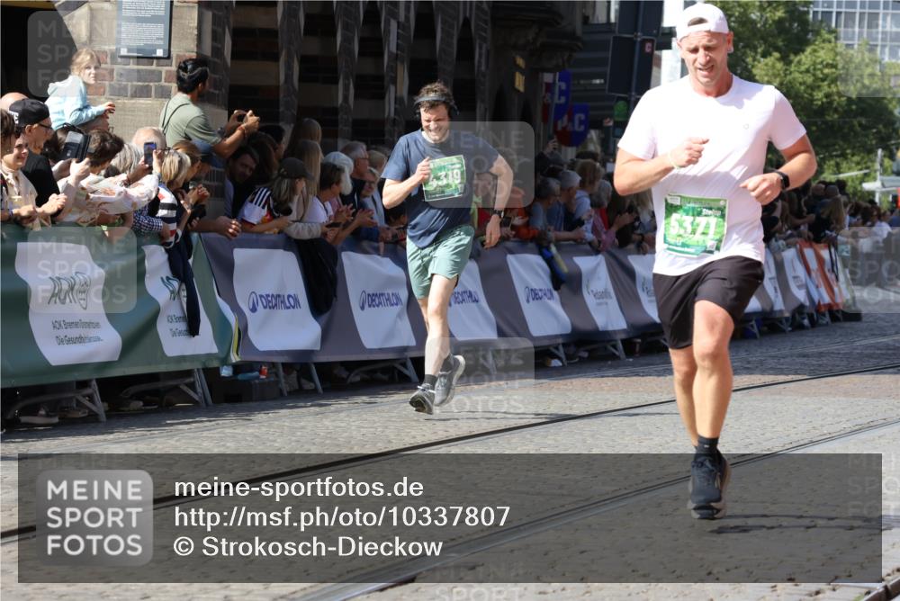 13.09.2026 - 21. swb-Marathon Bremen Strokosch-Dieckow http://msf.ph/oto/10337807 13.09.2026 13:19:20 Ziel 307, 2007, 2390, 4857, 4916, 5277, 6137, 6310, 7154, 7602, 7647, 7686, 7791, 9512, 13184, 926, 1232, 4319, 4455, 4977, 4978, 5371, 7140, 7268, 7945, 8153, 13163 meine-sportfotos.de