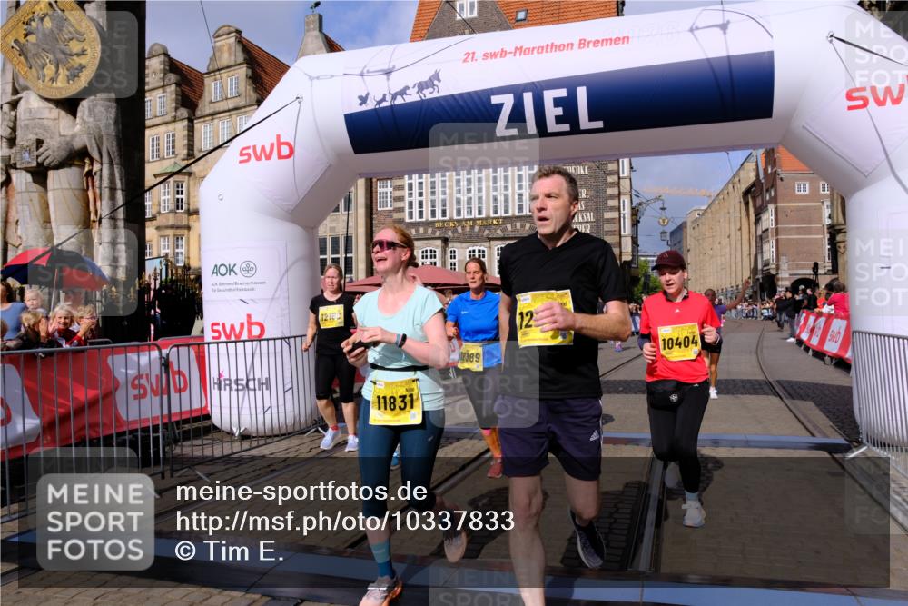 13.09.2026 - 21. swb-Marathon Bremen Tim E. http://msf.ph/oto/10337833 13.09.2026 11:08:22 Ziel 10135, 10139, 10404, 10493, 10660, 10767, 10793, 10859, 11032, 11044, 11263, 11378, 11404, 11659, 11831, 11833, 11958, 12031, 12066, 12160, 12248, 12384, 12389 meine-sportfotos.de