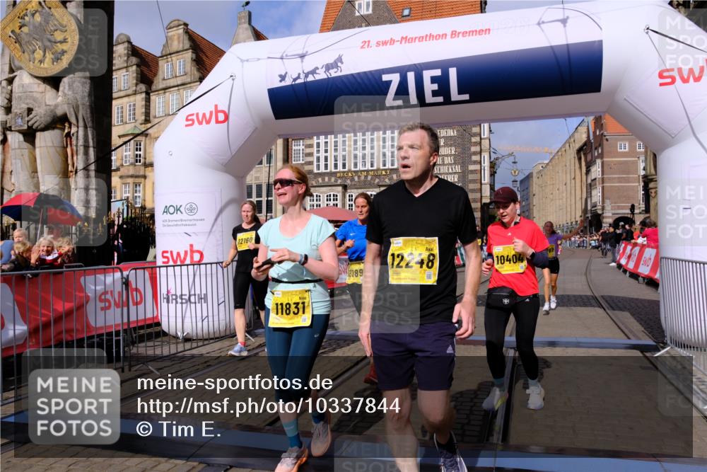 13.09.2026 - 21. swb-Marathon Bremen Tim E. http://msf.ph/oto/10337844 13.09.2026 11:08:22 Ziel 10135, 10139, 10404, 10493, 10660, 10767, 10793, 10859, 11032, 11044, 11263, 11378, 11404, 11659, 11831, 11833, 11958, 12031, 12066, 12160, 12248, 12384, 12389 meine-sportfotos.de