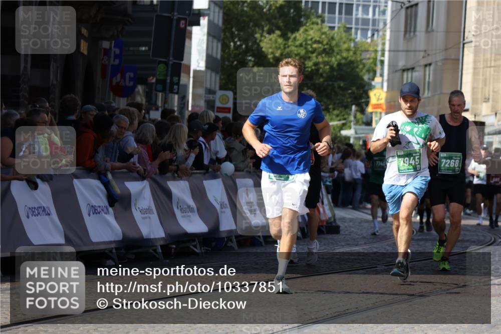 13.09.2026 - 21. swb-Marathon Bremen Strokosch-Dieckow http://msf.ph/oto/10337851 13.09.2026 13:19:23 Ziel 307, 2007, 2390, 4819, 4857, 4916, 5172, 6137, 6310, 7154, 7647, 7686, 7791, 9512, 13184, 926, 1232, 1535, 4455, 4977, 4978, 7140, 7268, 7945, 8153, 8185, 13163 meine-sportfotos.de