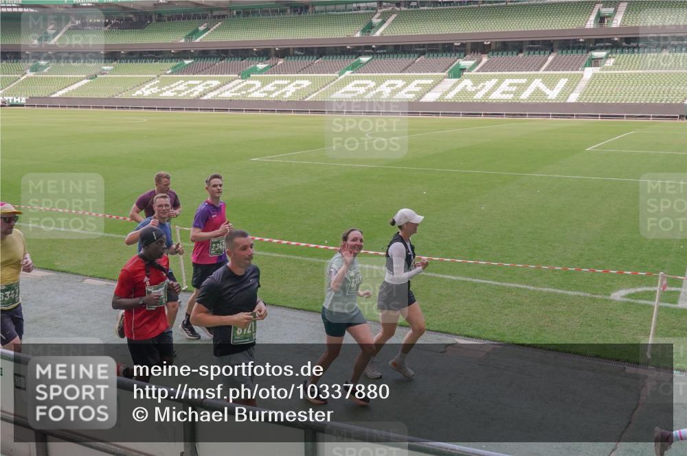 13.09.2026 - 21. swb-Marathon Bremen Michael Burmester http://msf.ph/oto/10337880 13.09.2026 13:15:05 Laufen im Stadion 143, 263, 266, 300, 414, 460, 631, 768, 956, 1008, 1047, 1392, 1408, 1573, 1818, 1819, 1874, 2024, 2035, 2218, 2233, 2235, 2314, 2359, 2385, 2386, 2387, 2412, 2457, 2466, 2468, 2484, 2494, 2521, 2540, 2564, 2667, 2690, 2691, 2693, 2737, 2760, 2783, 2829, 2838, 2859, 2861, 2865, 2874, 2887, 2958, 2978, 3075, 3111, 3157, 3165, 3185, 3209, 3265, 3304, 3355, 3378, 3382, 3405, 3428, 3486, 3653, 3661, 3670, 3680, 3829, 3847, 4034, 4080, 4511 meine-sportfotos.de