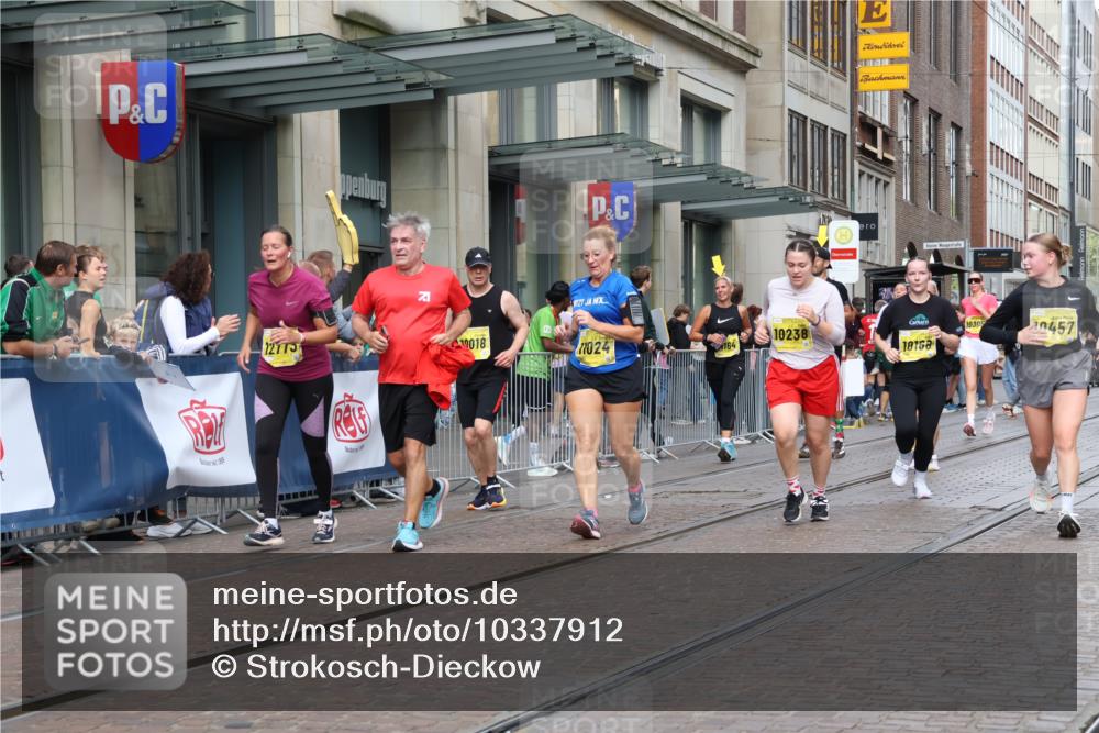 13.09.2026 - 21. swb-Marathon Bremen Strokosch-Dieckow http://msf.ph/oto/10337912 13.09.2026 11:05:38 Ziel 10018, 10168, 10204, 10238, 10305, 10382, 10457, 10619, 10662, 11024, 11132, 11156, 11164, 11477, 11775, 12186, 12378, 12486, 12523, 12528, 12773, 10186, 10238, 10259, 10260, 10411, 10432, 10457, 10717, 10802, 10864, 11146, 11314, 11334, 11387, 11394, 11520, 11521, 11571, 11572, 11724, 11791, 11892, 11947, 12055, 12156, 12251, 12273, 12330, 12362, 12501 meine-sportfotos.de