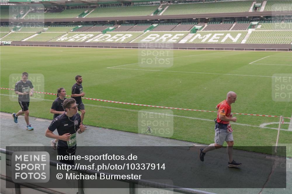 13.09.2026 - 21. swb-Marathon Bremen Michael Burmester http://msf.ph/oto/10337914 13.09.2026 13:15:09 Laufen im Stadion 143, 263, 266, 300, 414, 460, 598, 631, 653, 768, 956, 1008, 1047, 1392, 1408, 1573, 1818, 1819, 1874, 2013, 2024, 2035, 2218, 2233, 2235, 2314, 2359, 2385, 2386, 2387, 2412, 2457, 2466, 2468, 2484, 2494, 2521, 2540, 2564, 2667, 2690, 2691, 2693, 2737, 2760, 2783, 2829, 2838, 2859, 2861, 2865, 2874, 2887, 2958, 2978, 3001, 3075, 3111, 3157, 3165, 3185, 3209, 3237, 3265, 3304, 3355, 3378, 3382, 3405, 3428, 3486, 3512, 3653, 3661, 3670, 3680, 3829, 3847, 4034, 4080, 4511 meine-sportfotos.de