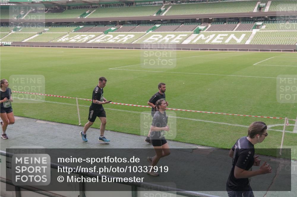 13.09.2026 - 21. swb-Marathon Bremen Michael Burmester http://msf.ph/oto/10337919 13.09.2026 13:15:10 Laufen im Stadion 143, 263, 266, 300, 414, 460, 598, 631, 653, 768, 956, 1008, 1047, 1392, 1408, 1573, 1818, 1819, 1874, 2013, 2024, 2035, 2218, 2233, 2235, 2314, 2359, 2385, 2386, 2412, 2457, 2466, 2468, 2484, 2494, 2521, 2540, 2564, 2667, 2690, 2691, 2693, 2737, 2760, 2783, 2829, 2838, 2859, 2861, 2865, 2874, 2887, 2958, 2978, 3001, 3075, 3111, 3157, 3165, 3185, 3209, 3237, 3265, 3304, 3355, 3378, 3382, 3405, 3428, 3486, 3512, 3653, 3661, 3670, 3680, 3829, 3847, 4034, 4080, 4511 meine-sportfotos.de