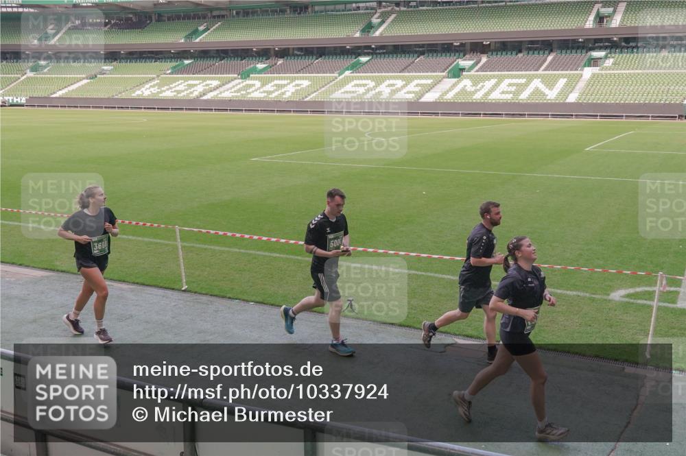 13.09.2026 - 21. swb-Marathon Bremen Michael Burmester http://msf.ph/oto/10337924 13.09.2026 13:15:10 Laufen im Stadion 143, 263, 266, 300, 414, 460, 598, 631, 653, 768, 956, 1008, 1047, 1392, 1408, 1573, 1818, 1819, 1874, 2013, 2024, 2035, 2218, 2233, 2235, 2314, 2359, 2385, 2386, 2412, 2457, 2466, 2468, 2484, 2494, 2521, 2540, 2564, 2667, 2690, 2691, 2693, 2737, 2760, 2783, 2829, 2838, 2859, 2861, 2865, 2874, 2887, 2958, 2978, 3001, 3075, 3111, 3157, 3165, 3185, 3209, 3237, 3265, 3304, 3355, 3378, 3382, 3405, 3428, 3486, 3512, 3653, 3661, 3670, 3680, 3829, 3847, 4034, 4080, 4511 meine-sportfotos.de