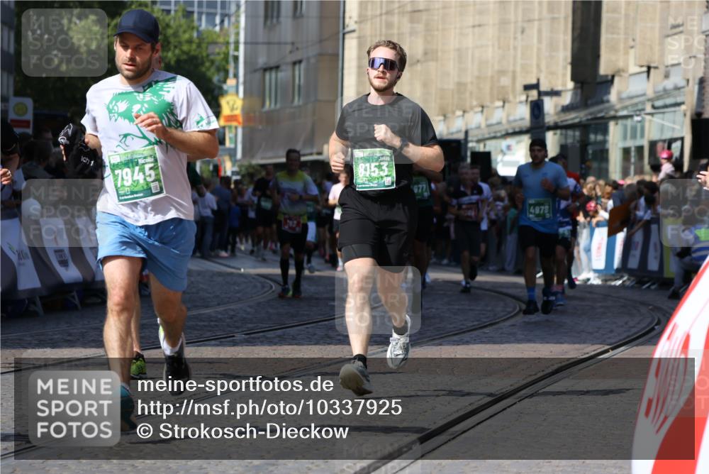 13.09.2026 - 21. swb-Marathon Bremen Strokosch-Dieckow http://msf.ph/oto/10337925 13.09.2026 13:19:25 Ziel 189, 666, 1599, 2007, 2390, 4819, 4857, 4916, 5172, 6137, 6310, 6633, 7154, 7647, 7686, 7791, 9512, 13184, 926, 1010, 1232, 1468, 1535, 4455, 4977, 4978, 7037, 7140, 7268, 7945, 8153, 8185, 13163 meine-sportfotos.de