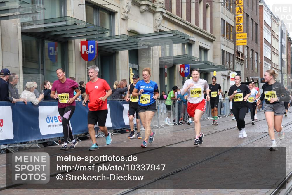 13.09.2026 - 21. swb-Marathon Bremen Strokosch-Dieckow http://msf.ph/oto/10337947 13.09.2026 11:05:39 Ziel 10018, 10168, 10204, 10305, 10375, 10382, 10619, 10662, 11024, 11132, 11156, 11164, 11477, 11674, 11775, 11786, 12186, 12378, 12486, 12523, 12528, 12773, 10186, 10238, 10259, 10260, 10432, 10457, 10717, 10864, 11146, 11314, 11334, 11387, 11394, 11520, 11521, 11571, 11572, 11724, 11791, 11892, 11947, 12055, 12156, 12251, 12273, 12330, 12362, 12501 meine-sportfotos.de