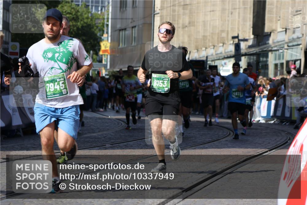 13.09.2026 - 21. swb-Marathon Bremen Strokosch-Dieckow http://msf.ph/oto/10337949 13.09.2026 13:19:25 Ziel 189, 666, 1599, 2007, 2390, 4819, 4857, 4916, 5172, 6137, 6310, 6633, 7154, 7647, 7686, 7791, 9512, 13184, 926, 1010, 1232, 1468, 1535, 4455, 4977, 4978, 7037, 7140, 7268, 7945, 8153, 8185, 13163 meine-sportfotos.de