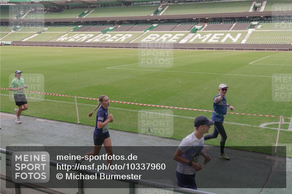 13.09.2026 - 21. swb-Marathon Bremen Michael Burmester http://msf.ph/oto/10337960 13.09.2026 13:15:15 Laufen im Stadion 143, 263, 266, 300, 414, 460, 598, 612, 631, 653, 768, 956, 1008, 1047, 1392, 1408, 1573, 1818, 1819, 1874, 2013, 2024, 2218, 2233, 2235, 2314, 2359, 2385, 2386, 2412, 2466, 2468, 2484, 2494, 2521, 2540, 2564, 2667, 2678, 2690, 2691, 2737, 2760, 2783, 2829, 2838, 2859, 2861, 2865, 2874, 2887, 2958, 2978, 3001, 3075, 3157, 3165, 3185, 3237, 3265, 3355, 3378, 3382, 3405, 3428, 3486, 3512, 3653, 3661, 3670, 3680, 3829, 3847, 4034, 4080, 4511 meine-sportfotos.de