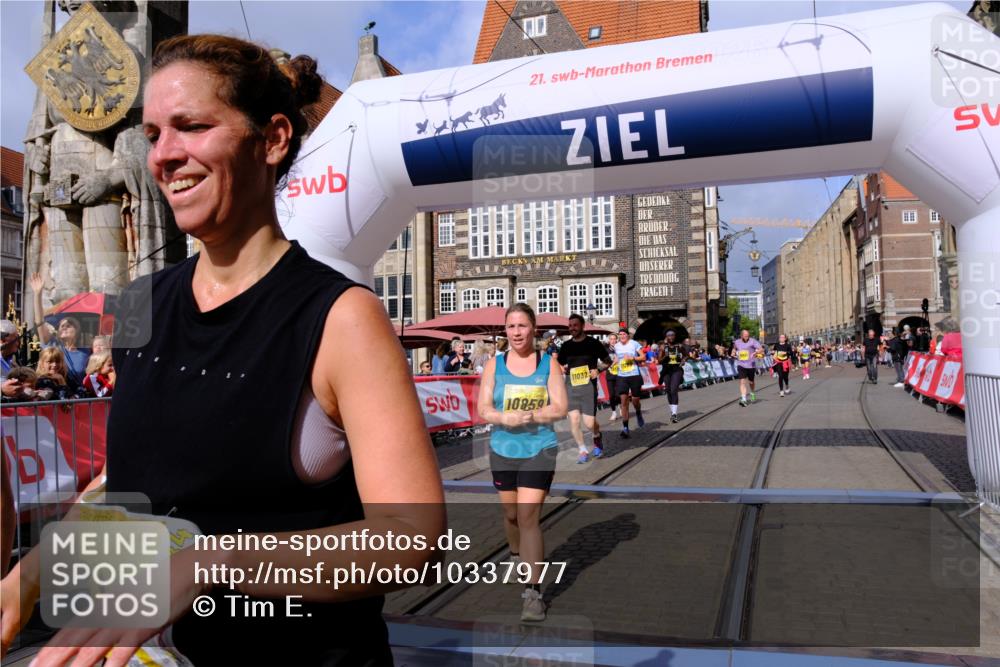13.09.2026 - 21. swb-Marathon Bremen Tim E. http://msf.ph/oto/10337977 13.09.2026 11:08:27 Ziel 10135, 10139, 10188, 10404, 10493, 10767, 10793, 10851, 10859, 11032, 11044, 11263, 11378, 11404, 11659, 11831, 11833, 11958, 12031, 12066, 12160, 12248, 12325, 12384, 12389 meine-sportfotos.de