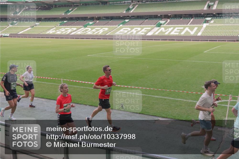 13.09.2026 - 21. swb-Marathon Bremen Michael Burmester http://msf.ph/oto/10337998 13.09.2026 13:15:23 Laufen im Stadion 143, 263, 266, 300, 414, 460, 598, 612, 653, 768, 956, 1008, 1047, 1392, 1408, 1573, 1818, 1819, 1874, 2013, 2024, 2218, 2233, 2235, 2314, 2359, 2385, 2386, 2466, 2468, 2484, 2494, 2521, 2564, 2664, 2667, 2678, 2690, 2691, 2698, 2737, 2760, 2783, 2829, 2838, 2846, 2859, 2861, 2865, 2874, 2887, 2958, 2978, 3001, 3075, 3133, 3157, 3165, 3185, 3237, 3265, 3331, 3355, 3378, 3382, 3405, 3428, 3486, 3512, 3653, 3661, 3670, 3680, 3829, 3847, 4034, 4080, 4511 meine-sportfotos.de