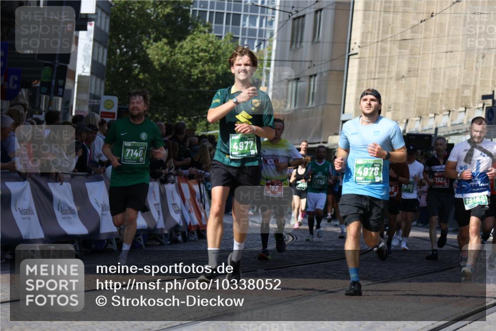 13.09.2026 - 21. swb-Marathon Bremen Strokosch-Dieckow http://msf.ph/oto/10338052 13.09.2026 13:19:29 Ziel 189, 666, 1599, 2007, 2390, 2423, 2535, 3508, 4819, 4857, 5172, 6008, 6137, 6310, 6633, 7154, 7647, 7686, 7754, 9512, 9552, 9805, 13184, 161, 461, 926, 1010, 1232, 1281, 1468, 1535, 1642, 2906, 4977, 4978, 7037, 7140, 7655, 8185, 9984, 13163 meine-sportfotos.de