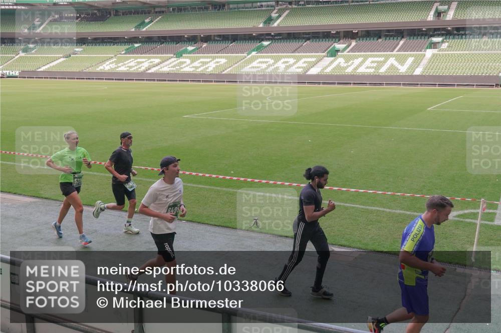 13.09.2026 - 21. swb-Marathon Bremen Michael Burmester http://msf.ph/oto/10338066 13.09.2026 13:15:33 Laufen im Stadion 143, 231, 263, 266, 300, 414, 598, 612, 653, 768, 956, 1008, 1047, 1185, 1818, 1819, 1874, 2013, 2218, 2233, 2235, 2314, 2351, 2359, 2385, 2386, 2466, 2468, 2484, 2494, 2564, 2579, 2664, 2667, 2678, 2690, 2691, 2698, 2737, 2760, 2783, 2799, 2829, 2838, 2846, 2859, 2861, 2865, 2874, 2887, 2958, 2978, 3001, 3075, 3133, 3157, 3165, 3185, 3237, 3265, 3331, 3355, 3382, 3387, 3405, 3428, 3486, 3512, 3670, 3680, 3829, 3847, 4034, 4080, 4511 meine-sportfotos.de
