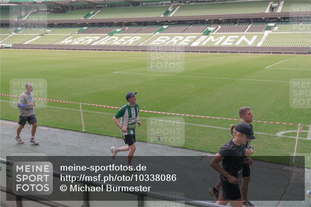13.09.2026 - 21. swb-Marathon Bremen Michael Burmester http://msf.ph/oto/10338086 13.09.2026 13:15:35 Laufen im Stadion 143, 231, 263, 266, 300, 414, 598, 612, 653, 768, 956, 1008, 1047, 1185, 1312, 1818, 1819, 1874, 2013, 2218, 2233, 2235, 2314, 2351, 2359, 2385, 2386, 2466, 2468, 2484, 2494, 2564, 2579, 2664, 2667, 2678, 2690, 2691, 2698, 2737, 2760, 2783, 2799, 2829, 2838, 2846, 2859, 2861, 2865, 2874, 2887, 2958, 2978, 3001, 3075, 3133, 3157, 3165, 3185, 3237, 3265, 3331, 3355, 3382, 3387, 3428, 3486, 3512, 3670, 3680, 3829, 3847, 4034, 4080, 4511 meine-sportfotos.de