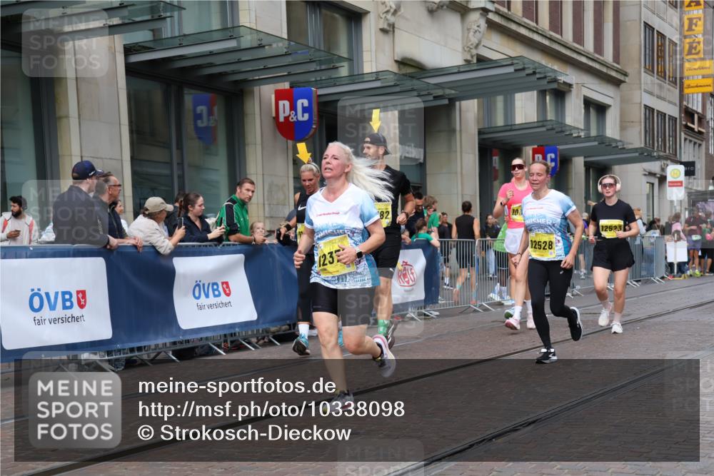 13.09.2026 - 21. swb-Marathon Bremen Strokosch-Dieckow http://msf.ph/oto/10338098 13.09.2026 11:05:43 Ziel 10018, 10204, 10305, 10375, 10382, 10619, 10662, 11029, 11132, 11156, 11164, 11460, 11477, 11674, 11775, 11786, 12186, 12378, 12486, 12523, 12528, 10168, 10186, 10238, 10259, 10260, 10432, 10457, 10717, 10864, 11024, 11146, 11314, 11334, 11387, 11394, 11520, 11521, 11571, 11572, 11724, 11791, 11892, 11947, 12055, 12156, 12251, 12273, 12330, 12362, 12501, 12773 meine-sportfotos.de