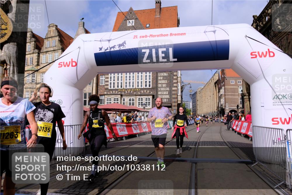 13.09.2026 - 21. swb-Marathon Bremen Tim E. http://msf.ph/oto/10338112 13.09.2026 11:08:32 Ziel 10135, 10188, 10404, 10493, 10767, 10793, 10851, 10859, 11032, 11263, 11509, 11659, 11831, 12160, 12248, 12315, 12325, 12384, 12389 meine-sportfotos.de