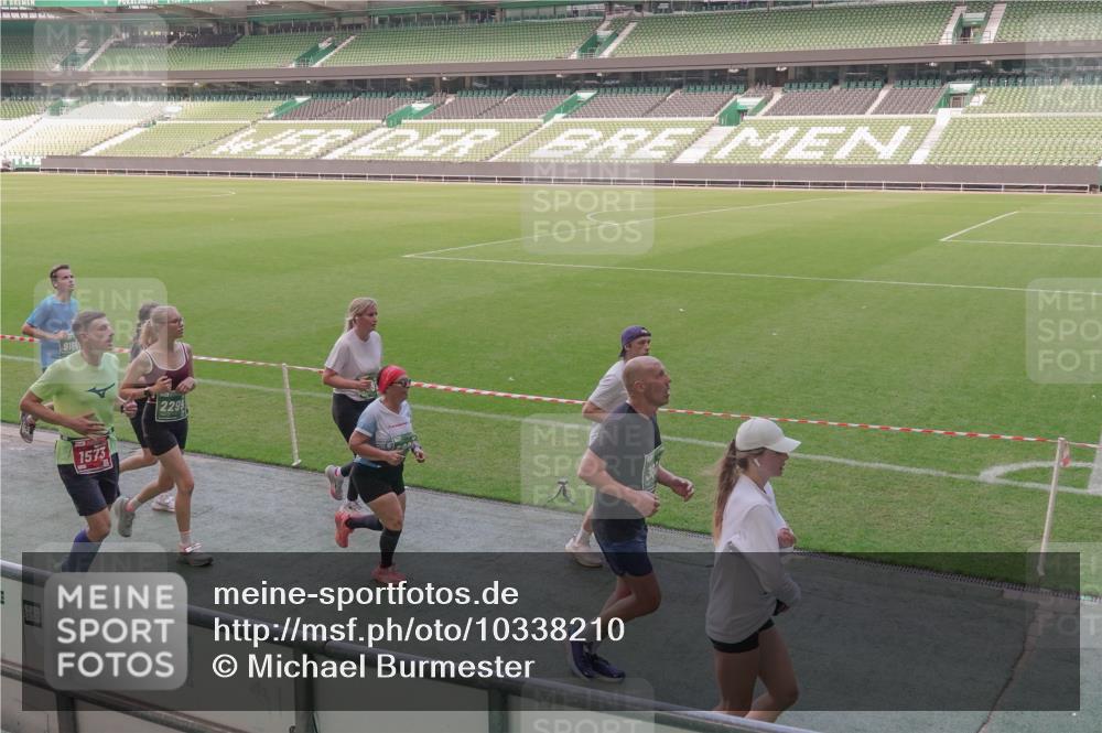 13.09.2026 - 21. swb-Marathon Bremen Michael Burmester http://msf.ph/oto/10338210 13.09.2026 13:15:49 Laufen im Stadion 143, 153, 231, 263, 266, 300, 414, 598, 612, 653, 990, 1008, 1047, 1185, 1312, 1465, 1539, 1818, 1819, 1874, 2013, 2218, 2235, 2314, 2351, 2359, 2363, 2385, 2386, 2466, 2468, 2484, 2494, 2579, 2664, 2667, 2678, 2690, 2691, 2698, 2737, 2760, 2778, 2783, 2799, 2838, 2846, 2859, 2861, 2865, 2874, 2958, 2974, 2978, 3001, 3075, 3133, 3157, 3165, 3185, 3237, 3265, 3331, 3355, 3382, 3387, 3486, 3501, 3512, 3670, 3680, 3829, 3847, 4034, 4080, 4511 meine-sportfotos.de