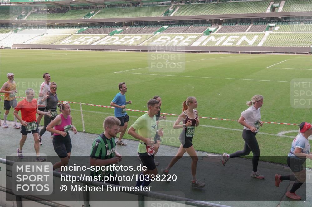 13.09.2026 - 21. swb-Marathon Bremen Michael Burmester http://msf.ph/oto/10338220 13.09.2026 13:15:50 Laufen im Stadion 143, 153, 231, 263, 266, 300, 414, 598, 612, 653, 990, 1008, 1047, 1185, 1312, 1465, 1539, 1818, 1819, 1874, 2013, 2218, 2235, 2314, 2351, 2359, 2363, 2385, 2386, 2466, 2468, 2484, 2494, 2579, 2664, 2667, 2678, 2690, 2691, 2698, 2737, 2760, 2778, 2783, 2799, 2838, 2846, 2859, 2861, 2865, 2874, 2958, 2974, 2978, 3001, 3075, 3133, 3157, 3165, 3185, 3237, 3265, 3331, 3355, 3382, 3387, 3486, 3501, 3512, 3670, 3680, 3829, 3847, 4034, 4080, 4511 meine-sportfotos.de