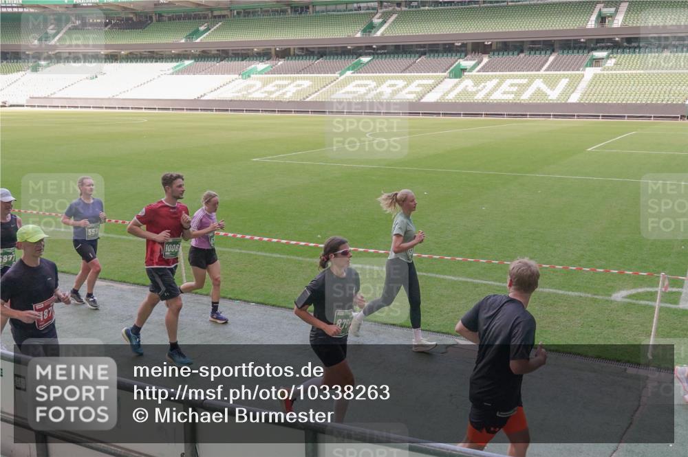 13.09.2026 - 21. swb-Marathon Bremen Michael Burmester http://msf.ph/oto/10338263 13.09.2026 13:15:54 Laufen im Stadion 143, 153, 231, 263, 266, 300, 414, 598, 612, 653, 990, 1008, 1047, 1185, 1312, 1465, 1539, 1874, 2013, 2218, 2235, 2259, 2314, 2351, 2359, 2363, 2385, 2386, 2466, 2468, 2484, 2494, 2579, 2664, 2667, 2678, 2690, 2691, 2698, 2737, 2760, 2778, 2783, 2799, 2838, 2846, 2859, 2861, 2865, 2874, 2958, 2974, 2978, 2996, 3001, 3075, 3133, 3157, 3165, 3185, 3237, 3265, 3331, 3355, 3382, 3387, 3486, 3501, 3512, 3670, 3680, 3829, 3847, 4034, 4080, 4511 meine-sportfotos.de