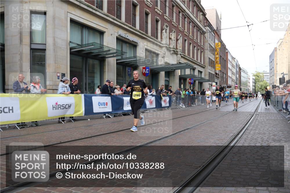 13.09.2026 - 21. swb-Marathon Bremen Strokosch-Dieckow http://msf.ph/oto/10338288 13.09.2026 11:05:48 Ziel 10018, 10204, 10375, 10382, 10619, 10662, 11029, 11132, 11156, 11164, 11460, 11477, 11674, 11690, 11775, 11786, 12186, 12486, 10018, 10168, 10186, 10238, 10259, 10260, 10305, 10432, 10457, 10864, 11024, 11314, 11387, 11520, 11521, 11571, 11572, 11724, 11791, 11892, 11947, 12055, 12156, 12273, 12330, 12362, 12378, 12501, 12523, 12528, 12773 meine-sportfotos.de