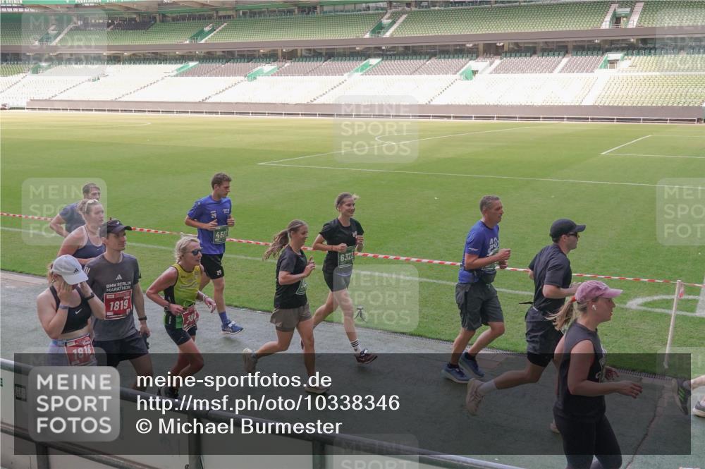 13.09.2026 - 21. swb-Marathon Bremen Michael Burmester http://msf.ph/oto/10338346 13.09.2026 13:16:01 Laufen im Stadion 134, 143, 153, 231, 263, 266, 271, 300, 414, 598, 612, 653, 990, 1047, 1185, 1312, 1465, 1539, 1825, 1874, 2013, 2218, 2235, 2259, 2351, 2359, 2363, 2381, 2385, 2386, 2466, 2468, 2484, 2494, 2562, 2579, 2664, 2667, 2678, 2690, 2691, 2698, 2737, 2760, 2778, 2783, 2797, 2799, 2846, 2859, 2861, 2865, 2874, 2958, 2974, 2996, 3001, 3075, 3133, 3157, 3165, 3185, 3237, 3265, 3331, 3355, 3366, 3382, 3387, 3486, 3501, 3512, 3670, 3680, 3829, 3847, 4034, 4080, 4511 meine-sportfotos.de