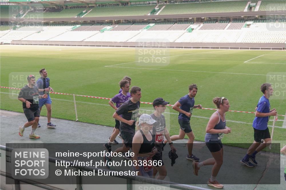 13.09.2026 - 21. swb-Marathon Bremen Michael Burmester http://msf.ph/oto/10338366 13.09.2026 13:16:02 Laufen im Stadion 134, 143, 153, 231, 263, 266, 271, 300, 414, 598, 612, 653, 990, 1047, 1185, 1312, 1465, 1539, 1825, 1874, 2013, 2218, 2235, 2259, 2351, 2359, 2363, 2381, 2385, 2386, 2466, 2468, 2484, 2494, 2562, 2579, 2664, 2667, 2678, 2690, 2691, 2698, 2737, 2760, 2778, 2783, 2797, 2799, 2846, 2859, 2861, 2865, 2874, 2958, 2974, 2996, 3001, 3075, 3133, 3157, 3165, 3185, 3237, 3265, 3331, 3355, 3366, 3382, 3387, 3486, 3501, 3512, 3670, 3680, 3829, 3847, 4034, 4080, 4511 meine-sportfotos.de