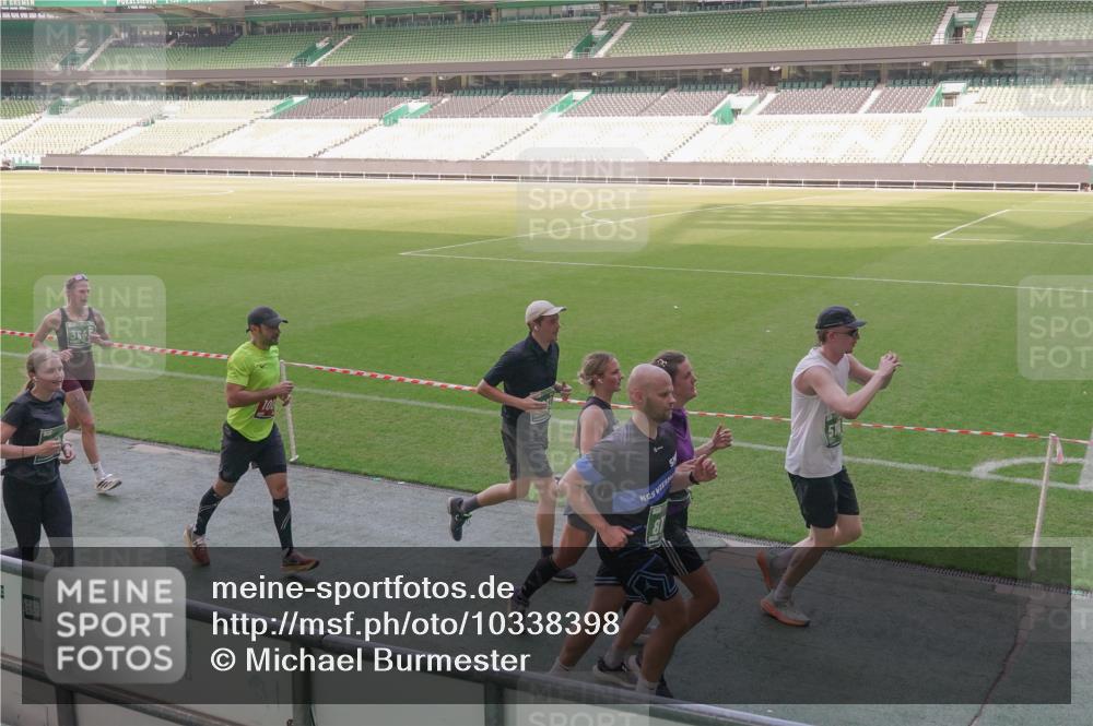 13.09.2026 - 21. swb-Marathon Bremen Michael Burmester http://msf.ph/oto/10338398 13.09.2026 13:16:06 Laufen im Stadion 134, 143, 153, 231, 263, 266, 267, 271, 300, 414, 598, 612, 653, 990, 1047, 1185, 1312, 1465, 1539, 1825, 1874, 1987, 2013, 2218, 2235, 2259, 2351, 2359, 2363, 2381, 2385, 2386, 2466, 2468, 2484, 2494, 2562, 2579, 2664, 2667, 2678, 2690, 2691, 2698, 2737, 2760, 2778, 2783, 2797, 2799, 2846, 2859, 2861, 2865, 2874, 2958, 2974, 2996, 3001, 3075, 3133, 3157, 3165, 3185, 3237, 3265, 3331, 3355, 3366, 3382, 3387, 3486, 3501, 3512, 3670, 3680, 3829, 3847, 4034, 4511 meine-sportfotos.de