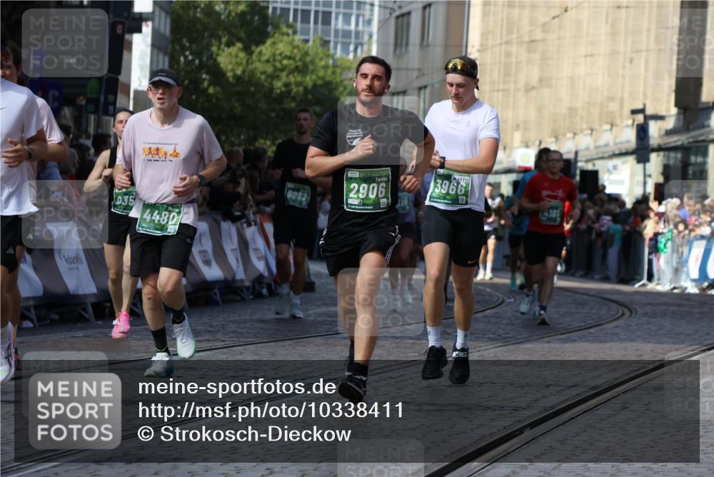 13.09.2026 - 21. swb-Marathon Bremen Strokosch-Dieckow http://msf.ph/oto/10338411 13.09.2026 13:19:41 Ziel 189, 666, 1599, 2423, 2535, 3182, 3508, 4319, 4455, 4819, 5172, 5371, 6008, 6633, 7268, 7754, 7945, 8153, 9552, 9638, 9805, 161, 411, 461, 495, 1053, 1281, 1551, 1642, 1972, 2870, 2906, 3240, 3319, 3411, 3966, 4101, 4479, 4480, 7404, 7488, 7655, 8263, 9082, 9359, 9984, 13192 meine-sportfotos.de