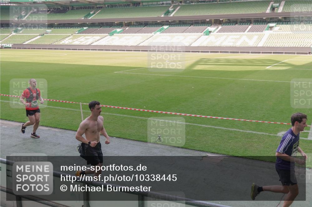 13.09.2026 - 21. swb-Marathon Bremen Michael Burmester http://msf.ph/oto/10338445 13.09.2026 13:16:13 Laufen im Stadion 134, 143, 153, 231, 263, 266, 267, 271, 300, 414, 598, 612, 653, 990, 1047, 1185, 1312, 1465, 1539, 1825, 1874, 1987, 2013, 2218, 2235, 2259, 2351, 2359, 2363, 2381, 2385, 2386, 2466, 2468, 2484, 2562, 2579, 2664, 2667, 2678, 2690, 2691, 2698, 2737, 2760, 2778, 2783, 2797, 2799, 2821, 2846, 2859, 2861, 2874, 2958, 2974, 2996, 3001, 3075, 3133, 3157, 3165, 3185, 3213, 3237, 3265, 3331, 3355, 3366, 3382, 3387, 3486, 3501, 3512, 3670, 3680, 3829, 3847, 4034 meine-sportfotos.de
