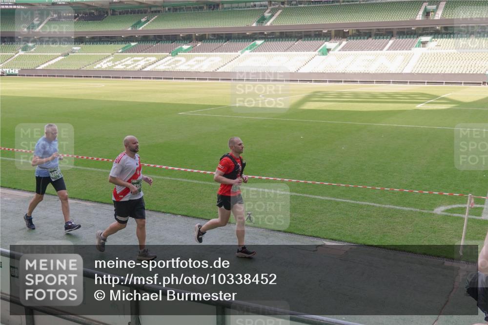 13.09.2026 - 21. swb-Marathon Bremen Michael Burmester http://msf.ph/oto/10338452 13.09.2026 13:16:14 Laufen im Stadion 134, 143, 153, 231, 263, 266, 267, 271, 300, 414, 449, 598, 612, 653, 990, 1047, 1185, 1312, 1465, 1539, 1825, 1874, 1987, 2013, 2218, 2235, 2259, 2351, 2359, 2363, 2381, 2385, 2386, 2466, 2468, 2484, 2562, 2579, 2664, 2667, 2678, 2690, 2691, 2698, 2737, 2760, 2778, 2783, 2797, 2799, 2821, 2846, 2859, 2861, 2874, 2958, 2974, 2996, 3001, 3075, 3133, 3157, 3165, 3185, 3213, 3237, 3265, 3331, 3355, 3366, 3382, 3387, 3486, 3501, 3506, 3512, 3670, 3680, 3829, 3847 meine-sportfotos.de