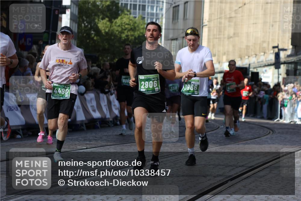 13.09.2026 - 21. swb-Marathon Bremen Strokosch-Dieckow http://msf.ph/oto/10338457 13.09.2026 13:19:41 Ziel 189, 666, 1599, 2423, 2535, 3182, 3508, 4319, 4455, 4819, 5172, 5371, 6008, 6633, 7268, 7754, 7945, 8153, 9552, 9638, 9805, 161, 411, 461, 495, 1053, 1281, 1551, 1642, 1972, 2870, 2906, 3240, 3319, 3411, 3966, 4101, 4479, 4480, 7404, 7488, 7655, 8263, 9082, 9359, 9984, 13192 meine-sportfotos.de