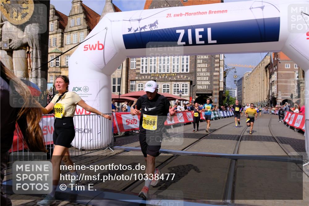 13.09.2026 - 21. swb-Marathon Bremen Tim E. http://msf.ph/oto/10338477 13.09.2026 11:08:46 Ziel 10229, 11065, 11124, 11509, 11560, 11561, 11678, 11888, 11968, 12073, 12162, 12164, 12315, 12410, 12516 meine-sportfotos.de