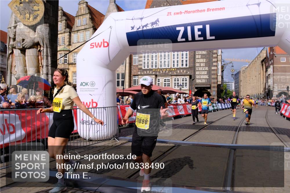 13.09.2026 - 21. swb-Marathon Bremen Tim E. http://msf.ph/oto/10338490 13.09.2026 11:08:46 Ziel 10229, 11065, 11124, 11509, 11560, 11561, 11678, 11888, 11968, 12073, 12162, 12164, 12315, 12410, 12516 meine-sportfotos.de