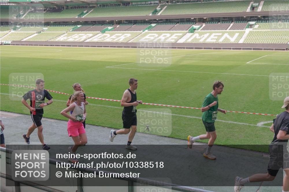13.09.2026 - 21. swb-Marathon Bremen Michael Burmester http://msf.ph/oto/10338518 13.09.2026 13:16:28 Laufen im Stadion 134, 143, 153, 231, 263, 266, 267, 271, 449, 598, 612, 653, 990, 1057, 1185, 1312, 1465, 1539, 1813, 1825, 1874, 1987, 2013, 2067, 2218, 2235, 2259, 2351, 2359, 2363, 2381, 2385, 2386, 2466, 2468, 2484, 2532, 2550, 2562, 2579, 2586, 2664, 2667, 2678, 2698, 2760, 2778, 2783, 2797, 2799, 2821, 2846, 2859, 2874, 2958, 2974, 2996, 3001, 3075, 3104, 3133, 3157, 3165, 3185, 3195, 3213, 3237, 3265, 3331, 3366, 3382, 3387, 3479, 3486, 3501, 3506, 3512, 3670, 3829, 3847 meine-sportfotos.de