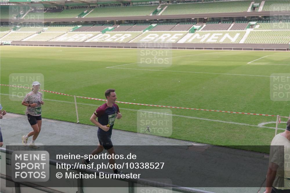13.09.2026 - 21. swb-Marathon Bremen Michael Burmester http://msf.ph/oto/10338527 13.09.2026 13:16:31 Laufen im Stadion 134, 143, 153, 231, 263, 267, 271, 449, 588, 598, 612, 653, 990, 1057, 1185, 1312, 1465, 1539, 1813, 1825, 1874, 1987, 2013, 2067, 2218, 2235, 2259, 2351, 2359, 2363, 2381, 2385, 2386, 2468, 2484, 2532, 2550, 2562, 2579, 2586, 2655, 2664, 2667, 2678, 2698, 2760, 2778, 2783, 2797, 2799, 2821, 2846, 2859, 2874, 2958, 2974, 2996, 3001, 3075, 3104, 3133, 3157, 3165, 3185, 3195, 3213, 3237, 3265, 3314, 3331, 3366, 3382, 3387, 3479, 3486, 3501, 3506, 3512, 3670, 3829 meine-sportfotos.de