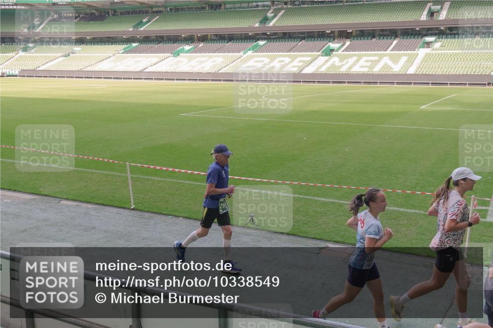 13.09.2026 - 21. swb-Marathon Bremen Michael Burmester http://msf.ph/oto/10338549 13.09.2026 13:16:33 Laufen im Stadion 134, 143, 153, 231, 263, 267, 271, 449, 588, 598, 612, 653, 990, 1057, 1185, 1312, 1465, 1539, 1813, 1825, 1874, 1987, 2013, 2067, 2218, 2235, 2259, 2351, 2359, 2363, 2381, 2385, 2386, 2468, 2532, 2550, 2562, 2579, 2586, 2655, 2664, 2667, 2678, 2698, 2760, 2778, 2783, 2797, 2799, 2821, 2846, 2859, 2874, 2958, 2974, 2996, 3001, 3075, 3104, 3133, 3157, 3165, 3185, 3195, 3213, 3237, 3265, 3314, 3331, 3366, 3382, 3387, 3479, 3486, 3501, 3506, 3512, 3829 meine-sportfotos.de