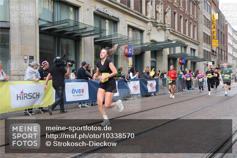 13.09.2026 - 21. swb-Marathon Bremen Strokosch-Dieckow http://msf.ph/oto/10338570 13.09.2026 11:05:58 Ziel 10204, 10375, 10376, 10662, 10681, 10682, 10852, 10853, 11028, 11029, 11156, 11340, 11374, 11432, 11460, 11674, 11690, 11729, 11775, 11786, 11849, 12217, 12479, 12486, 10018, 10168, 10204, 10238, 10305, 10382, 10457, 10619, 10662, 11024, 11132, 11156, 11164, 11477, 11947, 12156, 12186, 12378, 12486, 12501, 12523, 12528, 12773 meine-sportfotos.de