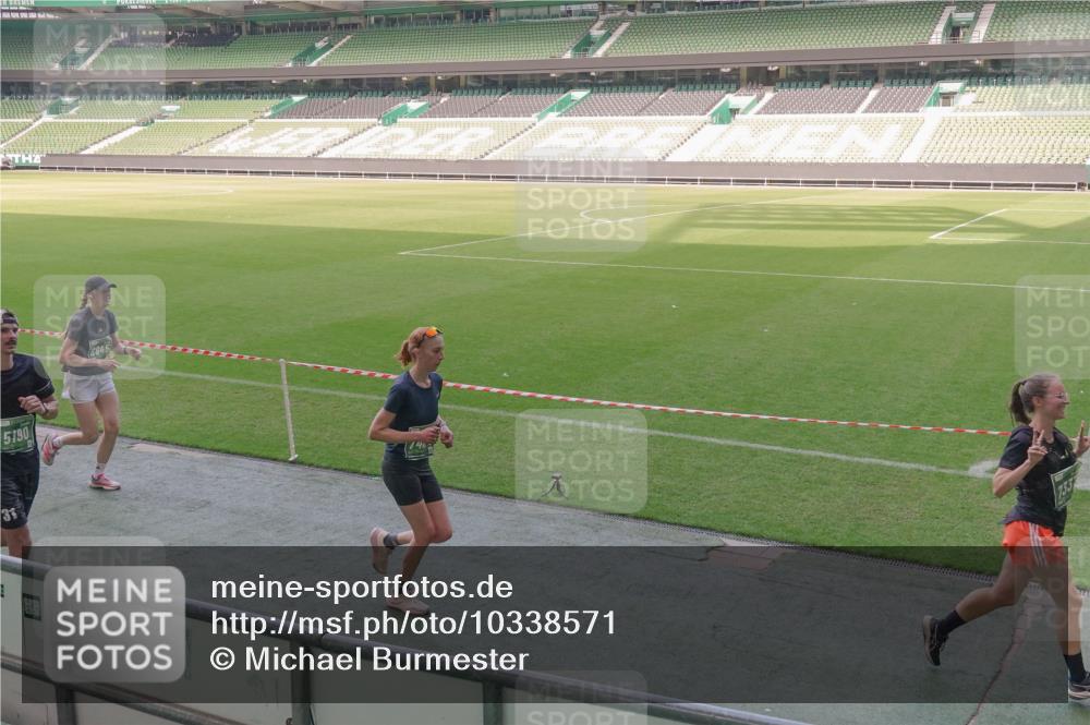 13.09.2026 - 21. swb-Marathon Bremen Michael Burmester http://msf.ph/oto/10338571 13.09.2026 13:16:37 Laufen im Stadion 134, 143, 153, 231, 263, 267, 271, 449, 588, 598, 612, 653, 990, 1057, 1185, 1312, 1465, 1539, 1813, 1825, 1874, 1987, 2013, 2067, 2096, 2218, 2235, 2259, 2351, 2359, 2363, 2381, 2385, 2386, 2389, 2468, 2532, 2550, 2562, 2579, 2586, 2655, 2664, 2667, 2678, 2698, 2760, 2778, 2783, 2797, 2799, 2821, 2846, 2859, 2874, 2958, 2974, 2996, 3001, 3075, 3104, 3133, 3157, 3165, 3185, 3195, 3213, 3237, 3265, 3314, 3331, 3366, 3382, 3387, 3479, 3486, 3501, 3506, 3512, 3829 meine-sportfotos.de