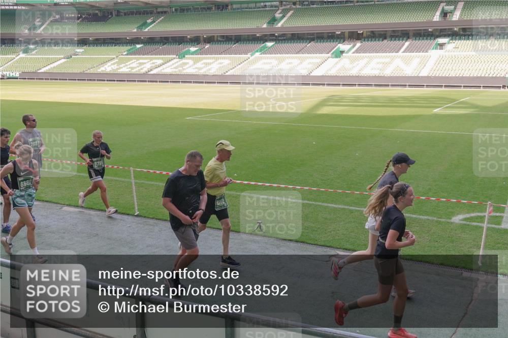 13.09.2026 - 21. swb-Marathon Bremen Michael Burmester http://msf.ph/oto/10338592 13.09.2026 13:16:40 Laufen im Stadion 134, 143, 153, 231, 263, 267, 271, 449, 588, 598, 612, 653, 990, 1057, 1185, 1312, 1465, 1539, 1813, 1825, 1874, 1987, 2013, 2067, 2096, 2218, 2235, 2259, 2351, 2359, 2363, 2381, 2385, 2386, 2389, 2468, 2532, 2550, 2562, 2579, 2586, 2655, 2664, 2667, 2678, 2698, 2760, 2778, 2783, 2797, 2799, 2821, 2846, 2859, 2874, 2974, 2984, 2996, 3001, 3075, 3104, 3133, 3157, 3165, 3185, 3195, 3213, 3237, 3265, 3314, 3331, 3366, 3382, 3387, 3479, 3486, 3501, 3506, 3512, 3829 meine-sportfotos.de