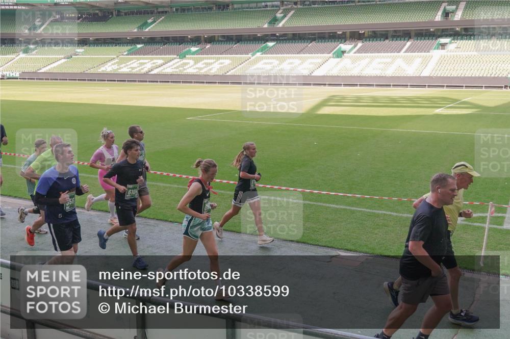 13.09.2026 - 21. swb-Marathon Bremen Michael Burmester http://msf.ph/oto/10338599 13.09.2026 13:16:41 Laufen im Stadion 134, 143, 153, 231, 263, 267, 271, 449, 588, 598, 612, 653, 990, 1057, 1185, 1312, 1465, 1539, 1813, 1825, 1874, 1987, 2013, 2067, 2096, 2218, 2259, 2351, 2363, 2381, 2385, 2386, 2389, 2468, 2532, 2550, 2562, 2579, 2586, 2655, 2664, 2667, 2678, 2698, 2760, 2778, 2783, 2797, 2799, 2821, 2846, 2859, 2874, 2974, 2984, 2996, 3001, 3075, 3104, 3133, 3157, 3165, 3185, 3195, 3213, 3237, 3265, 3314, 3331, 3366, 3382, 3387, 3479, 3486, 3501, 3506, 3512, 3829 meine-sportfotos.de