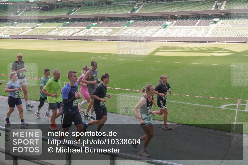 13.09.2026 - 21. swb-Marathon Bremen Michael Burmester http://msf.ph/oto/10338604 13.09.2026 13:16:41 Laufen im Stadion 134, 143, 153, 231, 263, 267, 271, 449, 588, 598, 612, 653, 990, 1057, 1185, 1312, 1465, 1539, 1813, 1825, 1874, 1987, 2013, 2067, 2096, 2218, 2259, 2351, 2363, 2381, 2385, 2386, 2389, 2468, 2532, 2550, 2562, 2579, 2586, 2655, 2664, 2667, 2678, 2698, 2760, 2778, 2783, 2797, 2799, 2821, 2846, 2859, 2874, 2974, 2984, 2996, 3001, 3075, 3104, 3133, 3157, 3165, 3185, 3195, 3213, 3237, 3265, 3314, 3331, 3366, 3382, 3387, 3479, 3486, 3501, 3506, 3512, 3829 meine-sportfotos.de